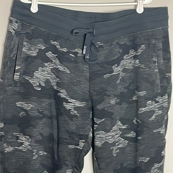 Athletic Works Black & Gray Camouflage Joggers- Front pockets- XXL (20) - Picture 3 of 10